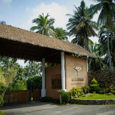 Maayaa riverside villa by KPM Tripenta
