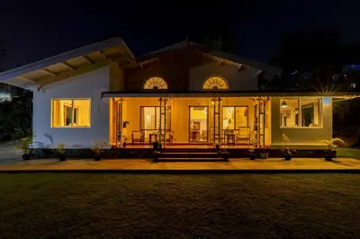 a house at night with the lights on at amã Stays & Trails - Aberdeen, Coonoor in Wellington Town