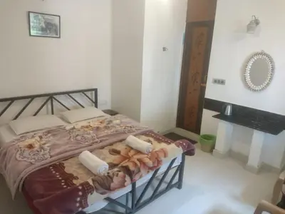 a bedroom with a large bed with towels on it at Misty Moonrise in Kūkkāl