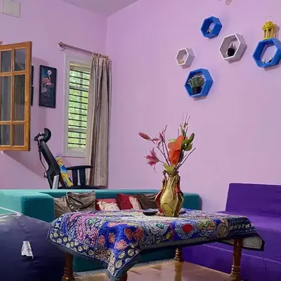 Lovely Private Queen Bed Room in Shared 2 BHK Apartment