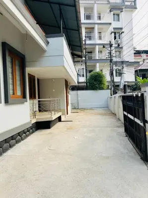 an empty courtyard of a house with a building at Guruvayur Homestay - 2 AC Bedrooms, Hall & Veranda in Guruvāyūr