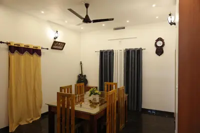 a dining room with a table and chairs at Le Serene in Meenangadi
