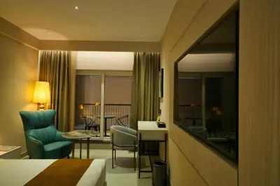 a hotel room with a bed and a table and chairs at mesta Hotel in Sultan Bathery