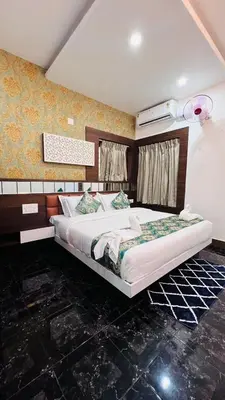 a bedroom with a large bed in a room at Le Casabella in Kalpetta