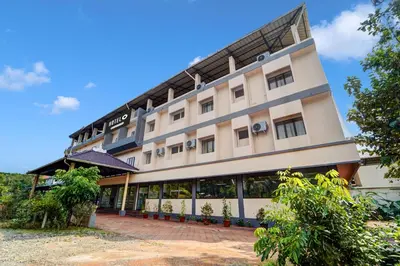 an image of the front of the hotel at Super Hotel O Thrissur Near Thrissur Medical College in Trichūr