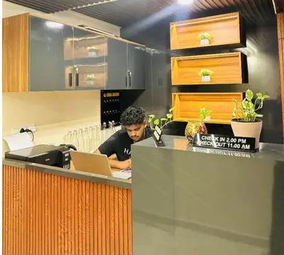 a man sitting at a counter using a laptop at Sara Archid in Kommeri