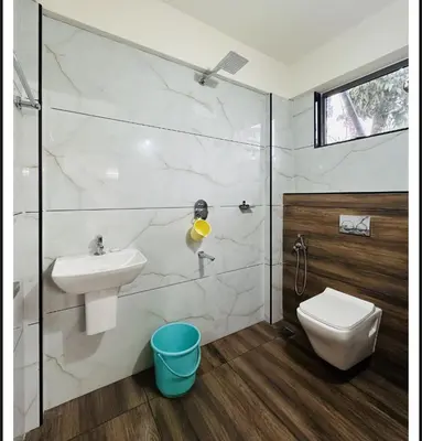 a bathroom with a sink and a toilet at Sara Archid in Kommeri