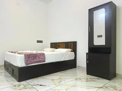 a bedroom with a bed and a large mirror at Chakkantharas Premium Villa in Athirappilly