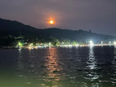 a view of a body of water at night at Safari Homestay, Malayattoor in Kodanad