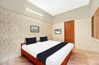 a bedroom with a large bed in a room at Super Hotel O Tiruppur Near Railway station in Tiruppūr