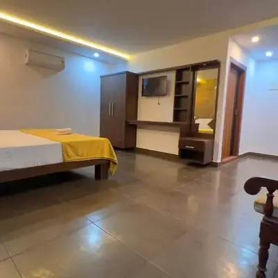 3 Empire One Bedroom with Common Pool