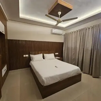 Laura Airport Suits & Apartments