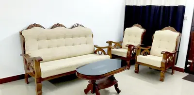 three chairs and a table in a living room at Diya Homestay Mamalakandam in Mamalakandam