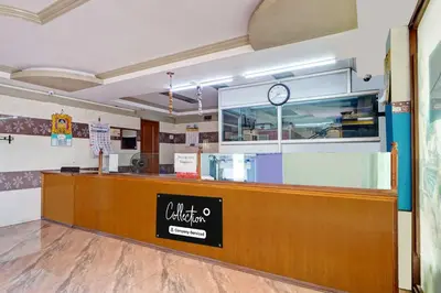 a restaurant with a counter with a clock on the wall at Collection O Central Railway Station Tiruppur in Tiruppūr