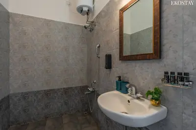 a bathroom with a sink and a mirror at EKOSTAY - Villa Eve in Ooty