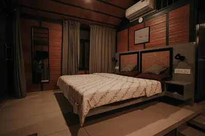 a bedroom with a bed and a tv on the wall at Misty Slope in Panamaram