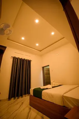 a bedroom with a bed and a window at Cozy Nest Villa in Mananthavady