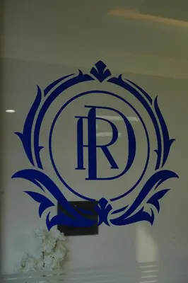 a sign on a wall with the hp logo on it at Rosse Dale Suites and Hotel Coimbatore in Coimbatore