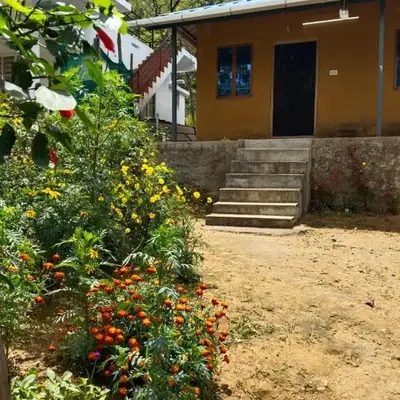 BREEZE GARDEN MUD HOUSE Home Stay