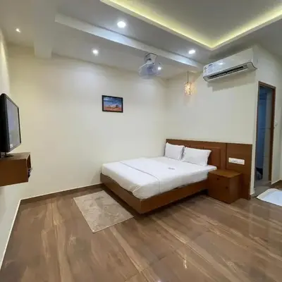 The Marina Deluxe Kozhikode - Premium Spacious AC Rooms