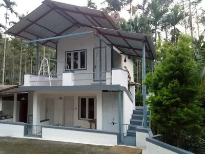 a house with a roof over the front of it at South point in Ammatti