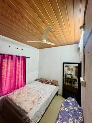 a bedroom with a bed and a wooden ceiling at Parathanathu Homestay in Viripara
