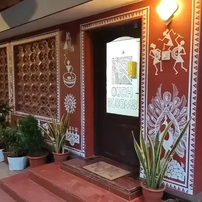 Oudh blooms