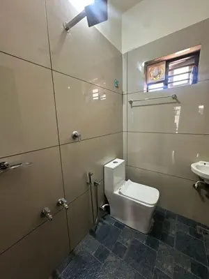 a bathroom with a toilet and a sink at AP'S Homestay Nilambur in Nilambūr