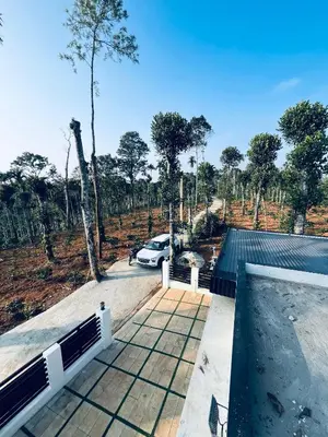 a car parked on the roof of a house at Stay loop in Cherambādi