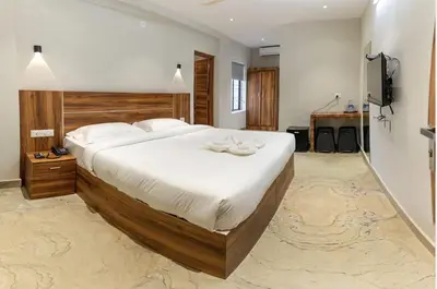 a large bedroom with a large bed with white sheets at Kanak Residency in Green Island