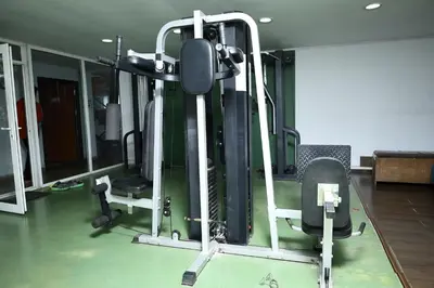 a room with a gym with several tread machines at Valparai home villas in Vālpārai