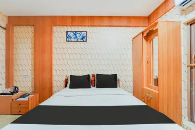 a bedroom with a bed in a room at Super Hotel O Airport Road Coimbatore in Coimbatore