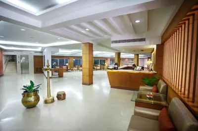 a lobby of a hotel with a reception desk at Hotel Elite Palazzo in Kāladi