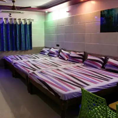 Sri Priya Lodge