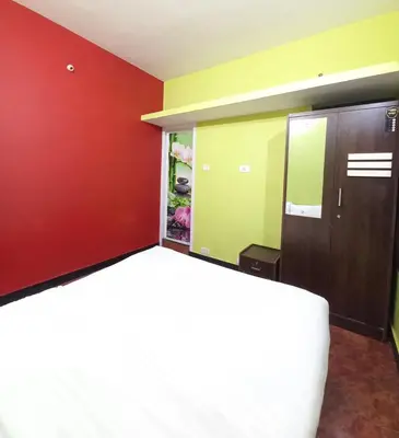 a room with red and green walls and a closet at smile stone individual cottage in Ooty