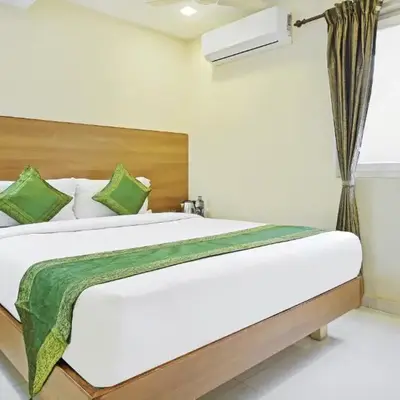Itsy Hotels Jansi Residency
