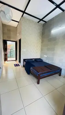a bedroom with a bed in a room at Caffeine Villa in Kaniyāmbetta