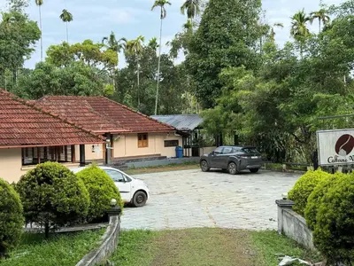a couple of cars parked in a parking lot at Caffeine Villa in Kaniyāmbetta