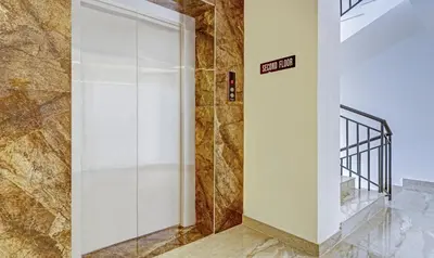 a glass elevator in a building at Sreepathi Mayoogha in Guruvāyūr