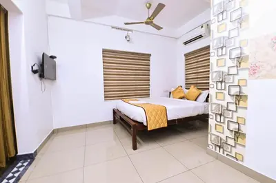 a bedroom with a bed and a window at Nirupama,Hotel Aluva 700 Mtr From Aluva Railway Station in Alwaye