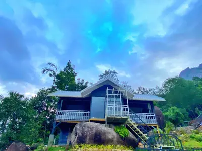a house on top of a large rock at Casa Lucio Resorts in Mannārakkāt