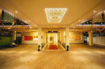 a large room with a large chandelier in a building at Geetha Govindham in Guruvāyūr