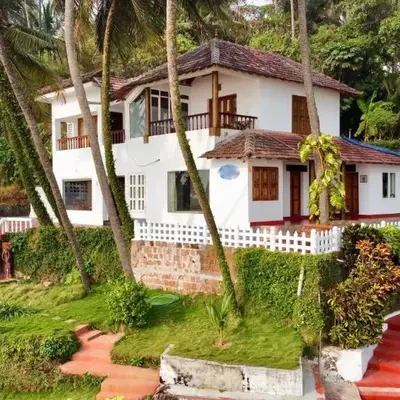 Willo Stays On the beach Sea view Ocean Hues holiday home