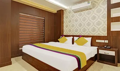 a bedroom with a large bed in a room at Itsy Hotels Sapphire Residency in Manjeri